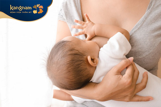 Hướng dẫn cách cho con bú sau nâng ngực