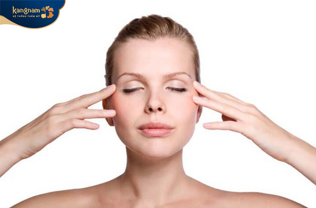 Massage tại nhà cải thiện tình trạng sụp mí