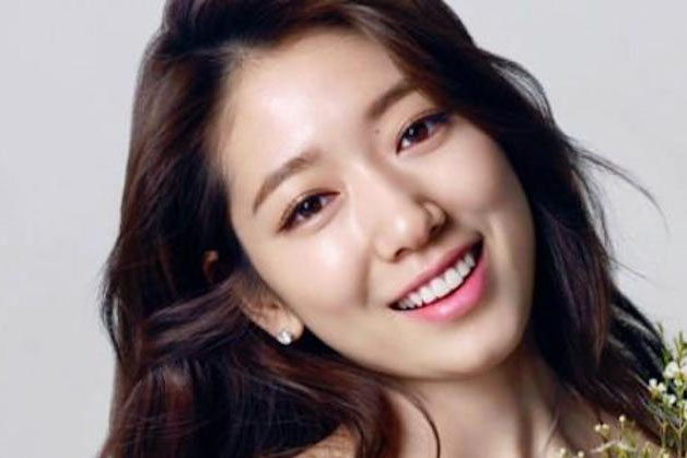 Phụ nữ gò má cao được cho là người tính cách bảo thủ