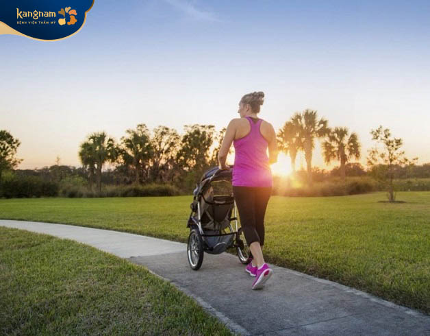 Đi bộ là một trong những cách giảm cân tốt nhất