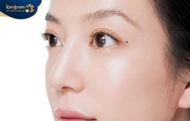 Người sở hữu nốt ruồi nâu ở đuôi mắt thường là người thích sự ổn định, đáng tin cậy trong cuộc sống