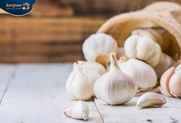 Xóa nốt ruồi bằng tỏi hiệu quả