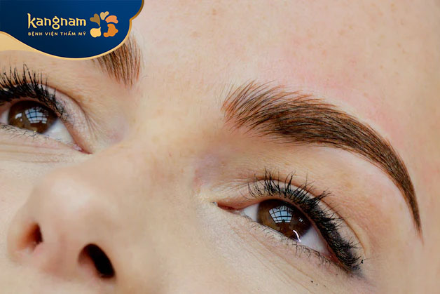 Phun chân mày màu socola là một phương pháp làm đẹp hiện đại