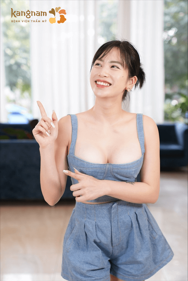 Vòng 1 nóng bỏng được cô nàng Frankie khoe khéo trong set đồ thường ngày