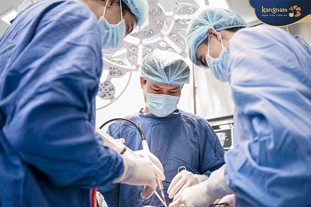 Quá trình nâng ngực đường nách diễn ra an toàn