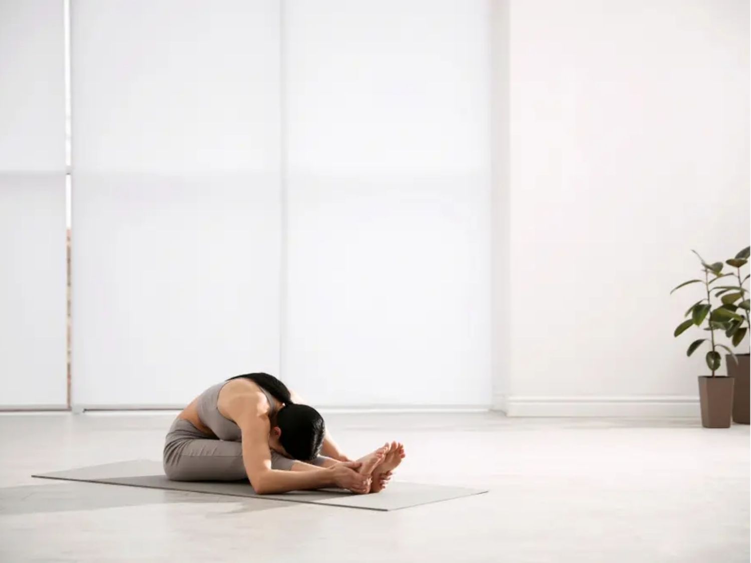 Tư thế ngồi ép chân