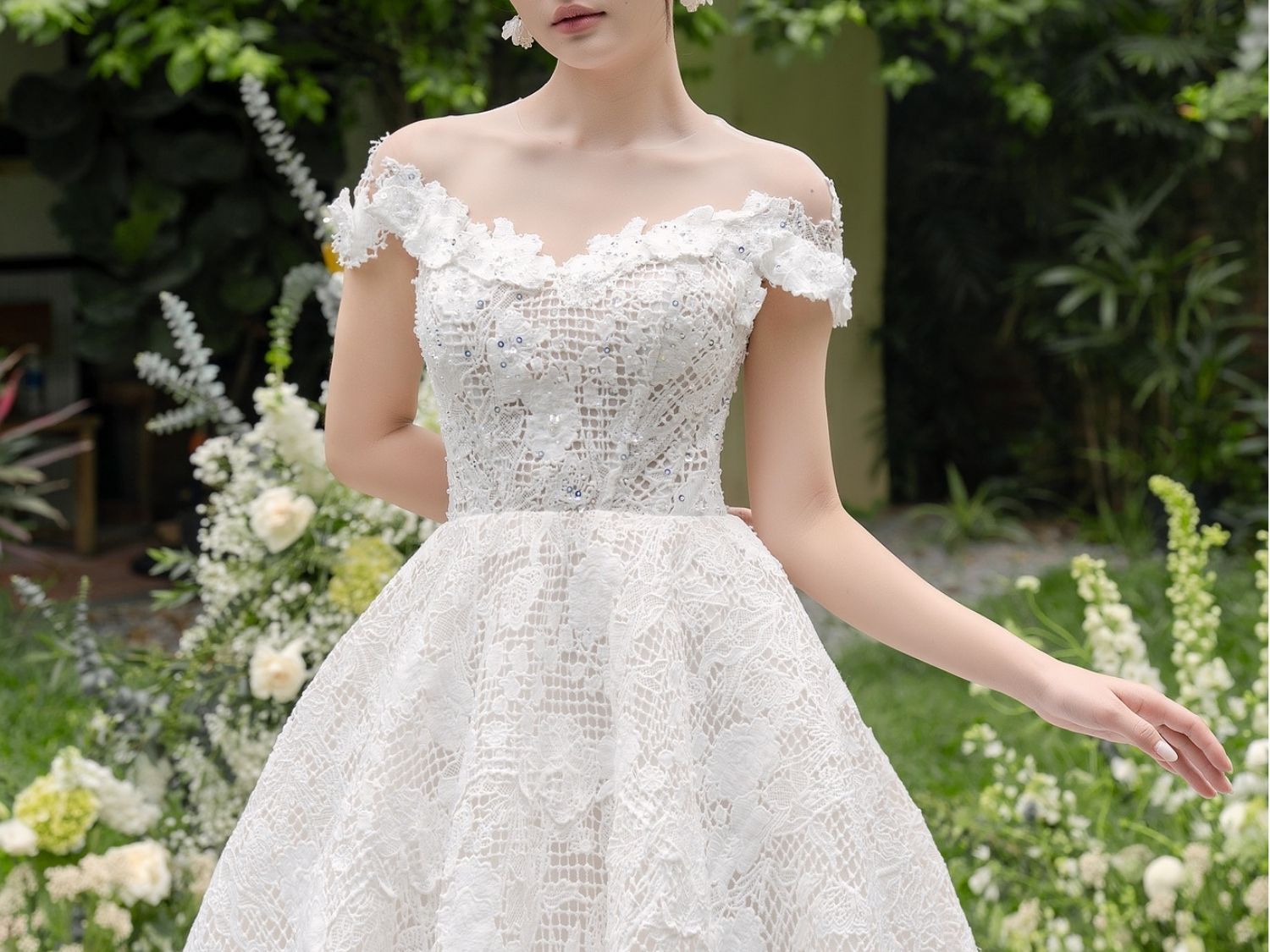 Kiểu váy cưới trễ vai