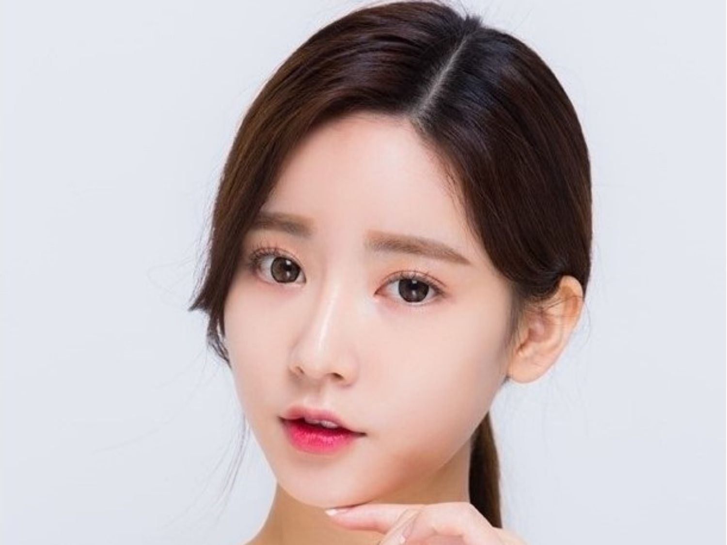 Hạn chế tác động, sờ nắn vào cằm