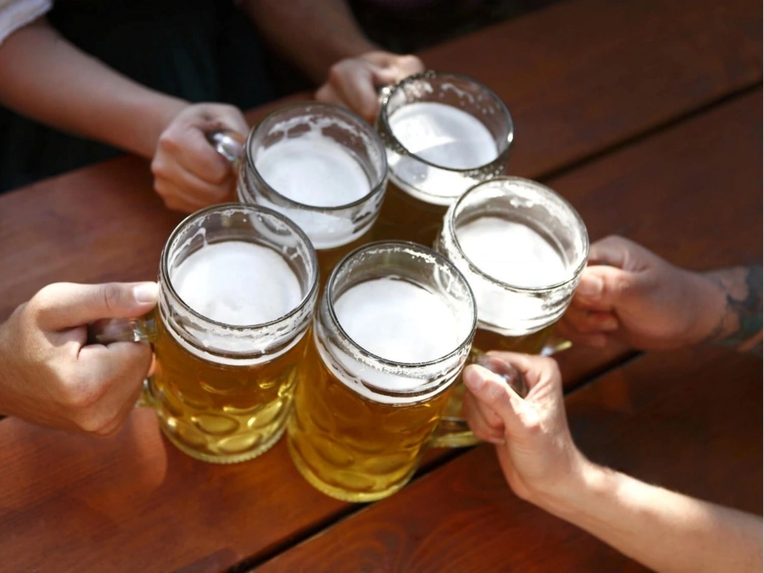 Nam giới bụng "bia" ngày càng nhiều do thói quen ăn uống