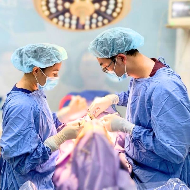 Bác sĩ phẫu thuật nhiều năm kinh nghiệm