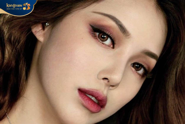 Lông mày lá liễu là dáng chân mày thanh mảnh