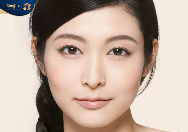 Dáng mày lá liễu hợp với khuôn mặt tròn, trái xoan