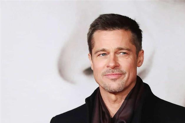 Đường nét gương mặt đối xứng với trục đỉnh mũi