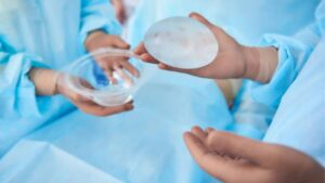 Nâng ngực nội soi là gì? Quy trình, ưu điểm và chi tiết từ bác sĩ chuyên khoa