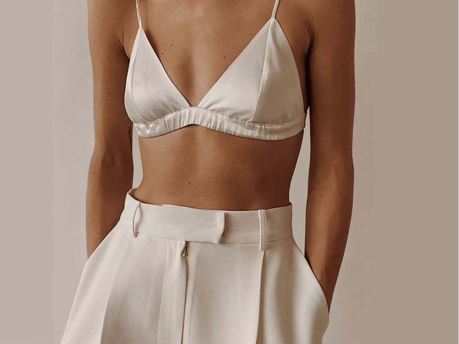 Ngực lép do ăn uống thiếu chất