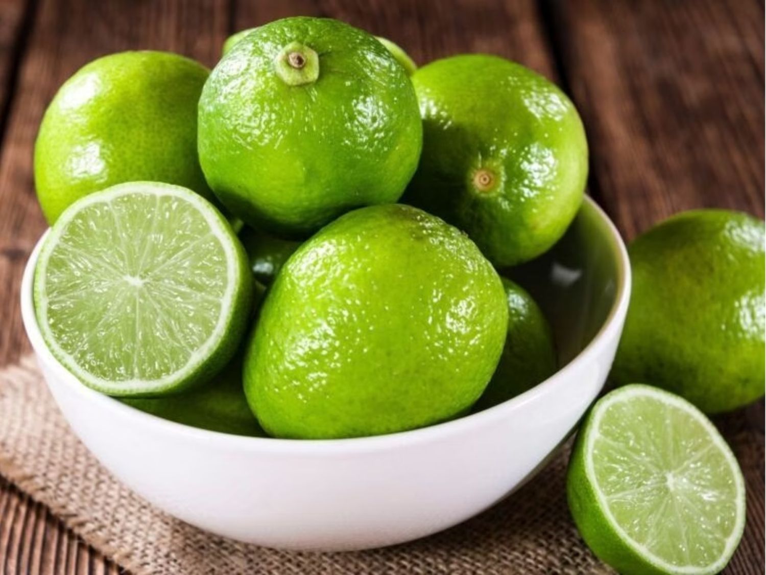 Sử dụng chanh để làm hết thâm nhũ hoa