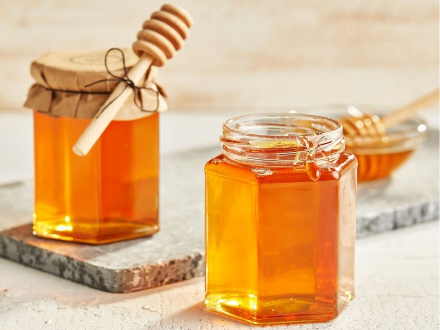 Làm hồng nhũ hoa bằng mật ong