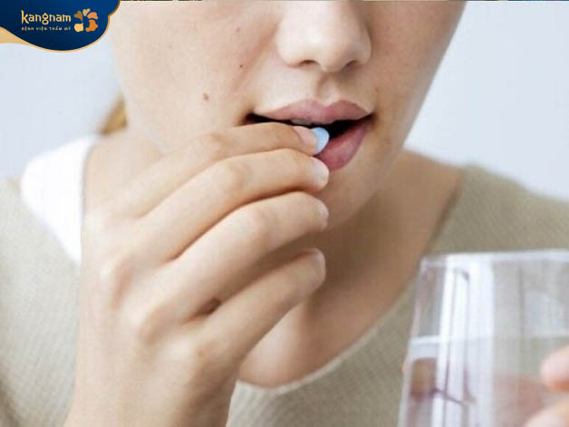 Nên dùng thuốc chống viêm sau khi phun môi