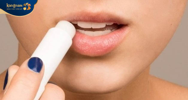 Sử dụng các sản phẩm dưỡng môi