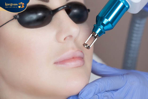 Những cách tẩy màu môi phổ biến