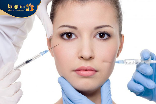 Bác sĩ sẽ sử dụng kim tiêm siêu nhỏ để tiêm botox vào các điểm đã được đánh dấu