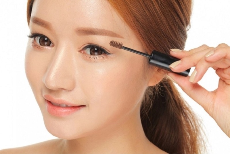 Khi mí mắt đành lành và ổn định mới nên trang điểm