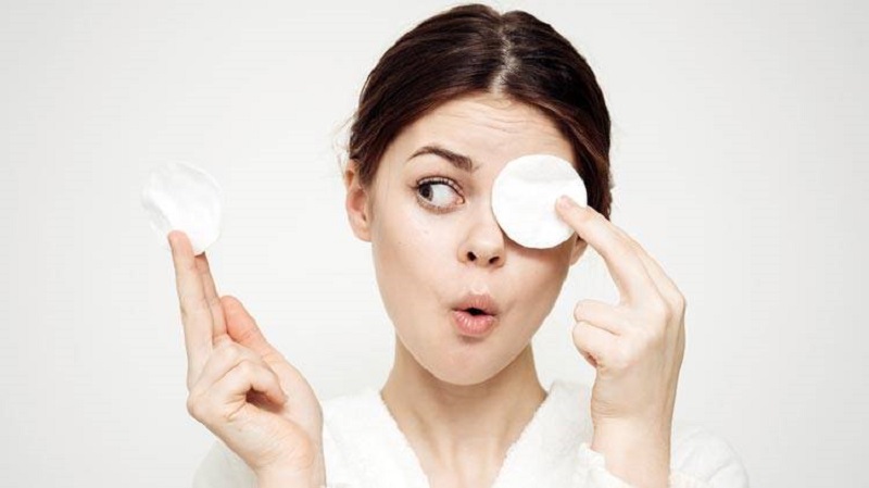 Tẩy trang nhẹ nhàng và sạch sẽ