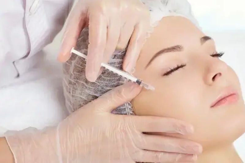 Tiêm hạ gò má khiến biểu cảm gương mặt đơ nhẹ tromg vài ngày đầu