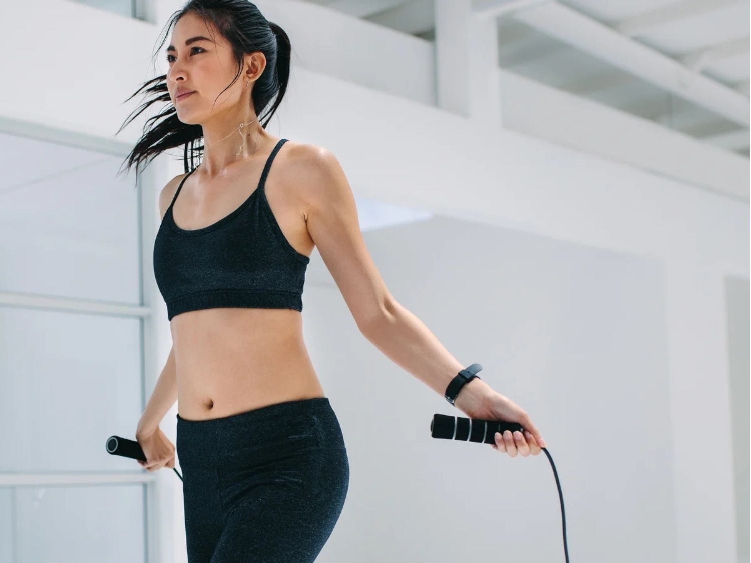 Nhảy dây giảm mỡ bắp tay