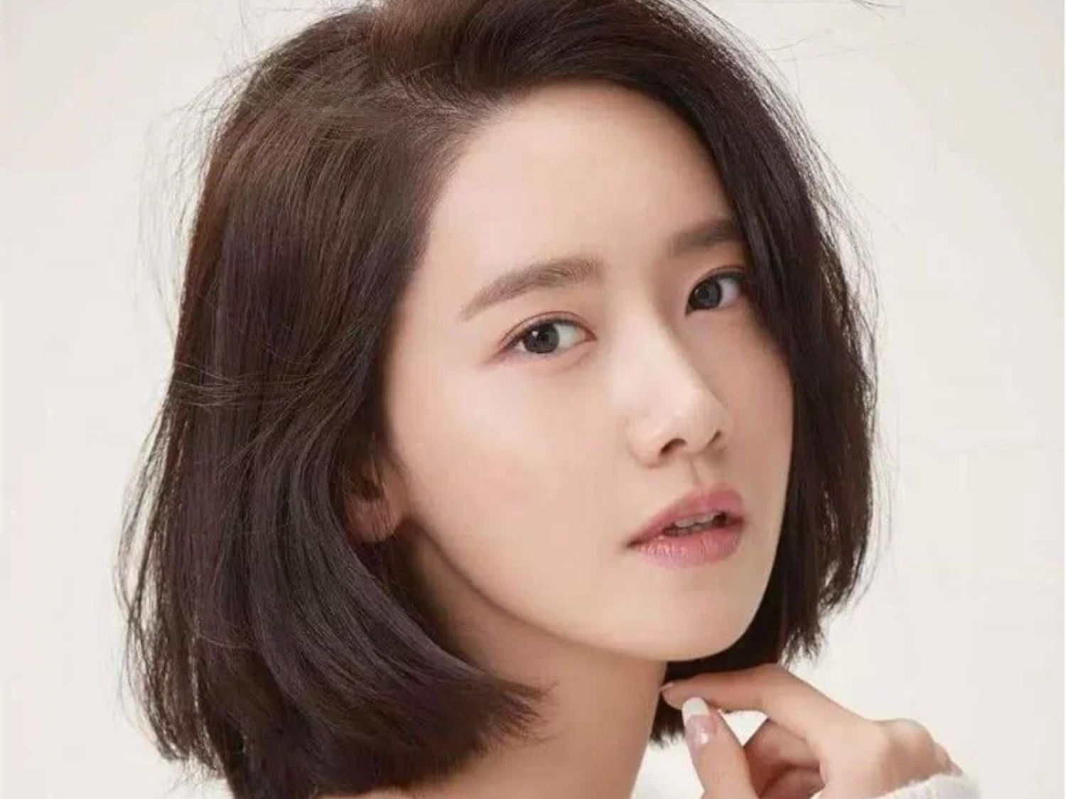 Mắt hai mí rõ ràng