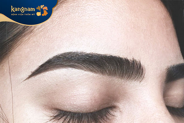 Xăm chân mày là phương pháp ra đời đầu tiên