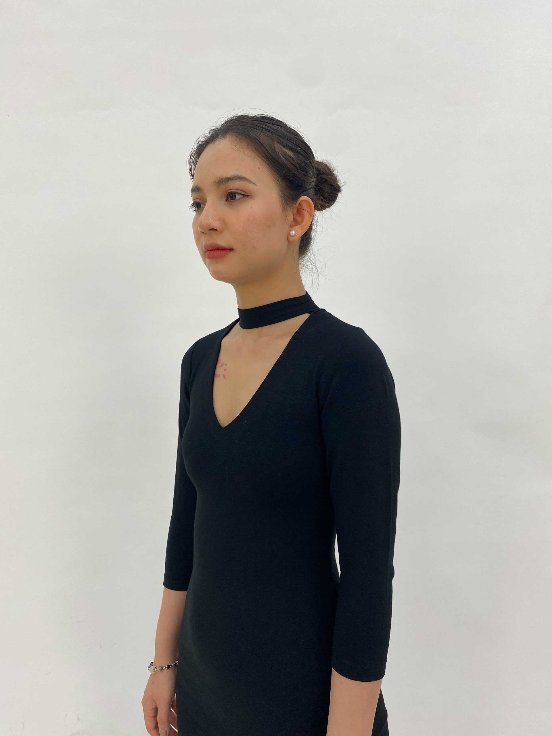 Vòng 1 teo, lép ảnh hưởng đến công việc của cô nàng Thu Uyên