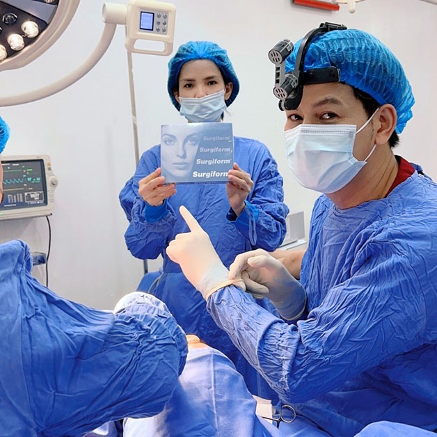 Dr.Henry Nguyễn luôn đặt tâm huyết của mình vào từng ca nâng mũi