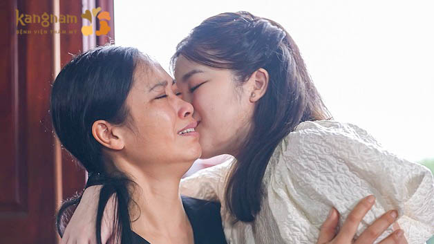 Mẹ Hường luôn ngóng trông con gái mỗi ngày