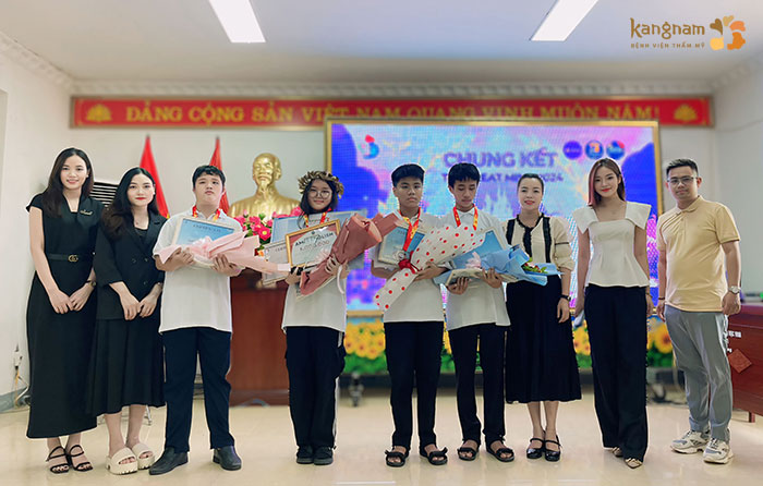 Đại diện cơ sở và các thí sinh của cuộc thi