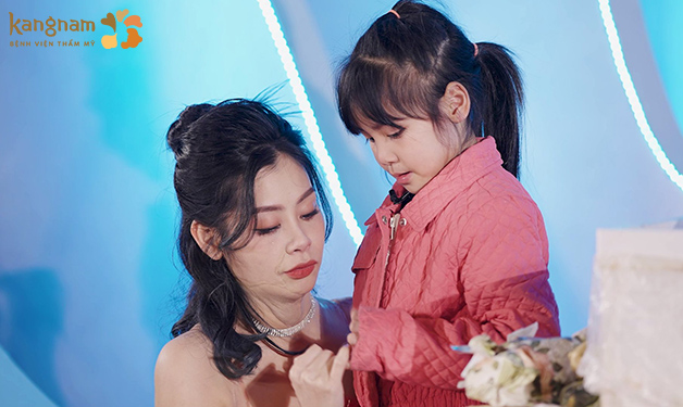 Diệu Linh gặp lại con gái nhỏ trong diện mạo mới