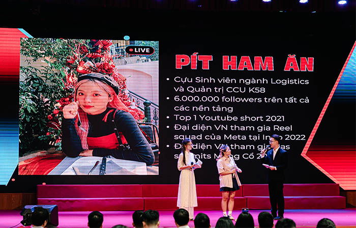 Sự kiện có sự tham gia của Tiktoker Pít Ham Ăn (đứng giữa)
