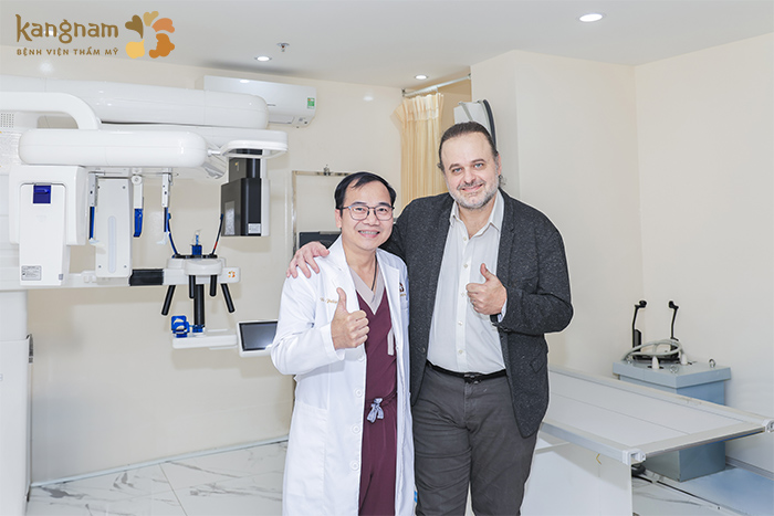 BS.CKI. Felix Trần và GS.BS Marcos Sforza tại sự kiện