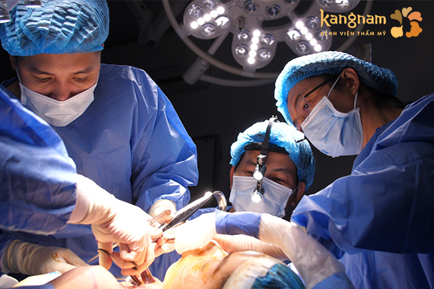 Phạm Diệu Linh đã trải qua 5 cuộc phẫu thuật để xóa bỏ đi vết sẹo của đời mình