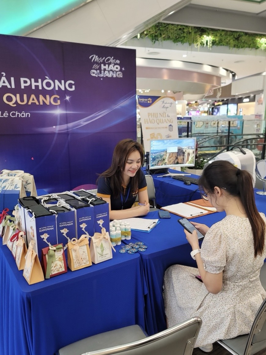 Khách hàng tham gia mini game để được nhận quà