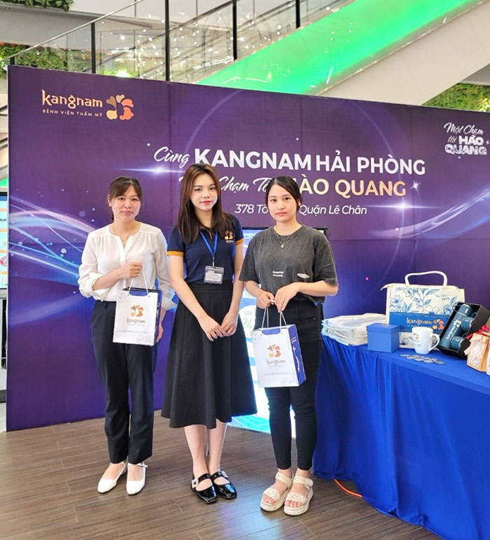 Tham gia sự kiện khách hàng vừa được tư vấn miễn phí vừa được nhận những phần quà hấp dẫn