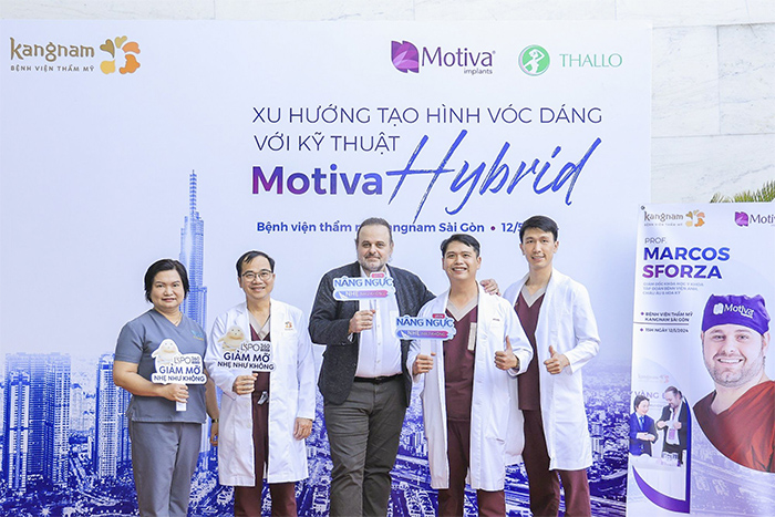 Các bác sĩ của Bệnh viện Kangnam tham dự sự kiện cùng GS.BS Marcos Sforza