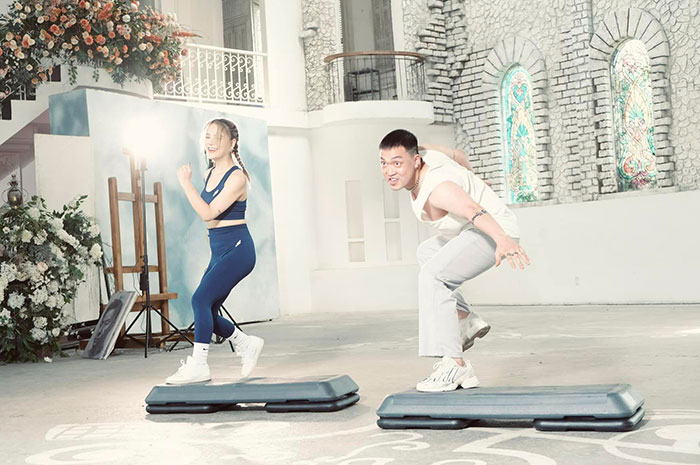 Cặp vợ chồng tập luyện với cường độ cao