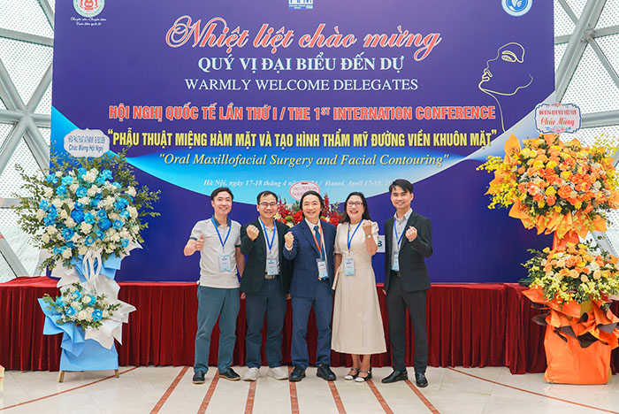 Bác sĩ thường xuyên tham gia các hội nghị, hội thảo về chuyên môn