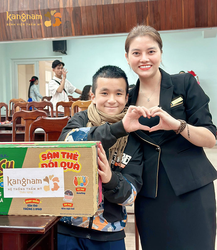 Các phần quà của đơn vị dành tặng các em nhỏ