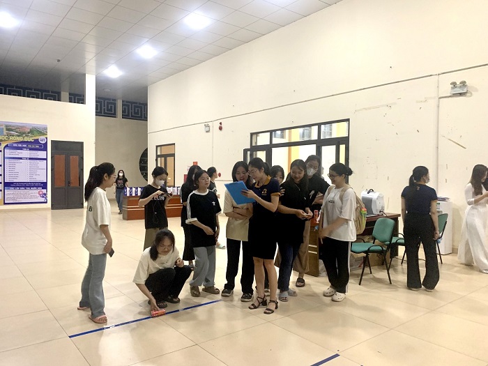 Viện thẩm mỹ Kangnam đồng hành cùng các thí sinh, tổ chức các mini game với các phần quà hấp dẫn