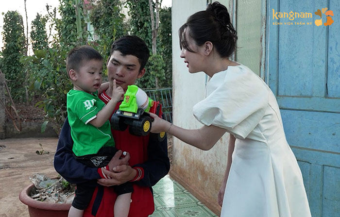 Phượng trở về bên chồng và con trai