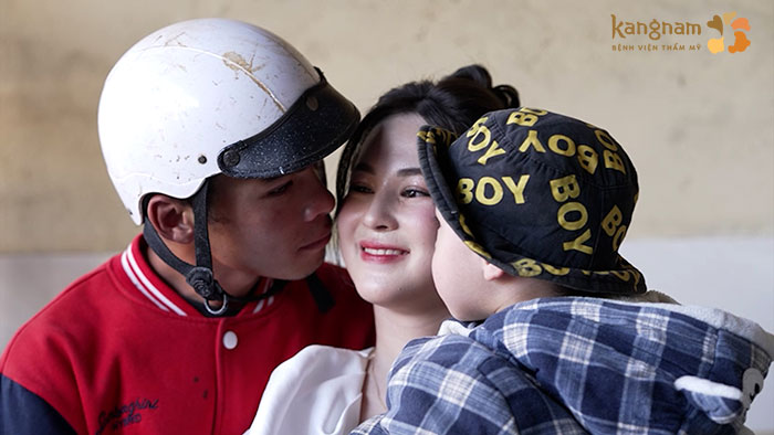 Khoảnh khắc gặp lại chồng con sau 6 tháng xa cách