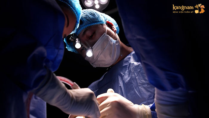 Kim Phượng phải thực hiện 3 cuộc phẫu thuật