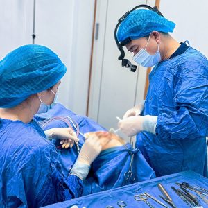 Vị bác sĩ nổi danh “kỹ tính” nhưng khách hàng nào cũng yêu mến